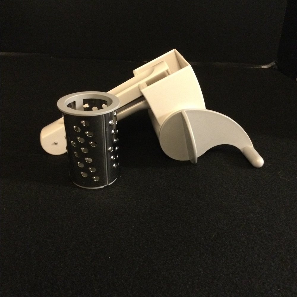 The Pampered Chef Deluxe Cheese Grater #1275
